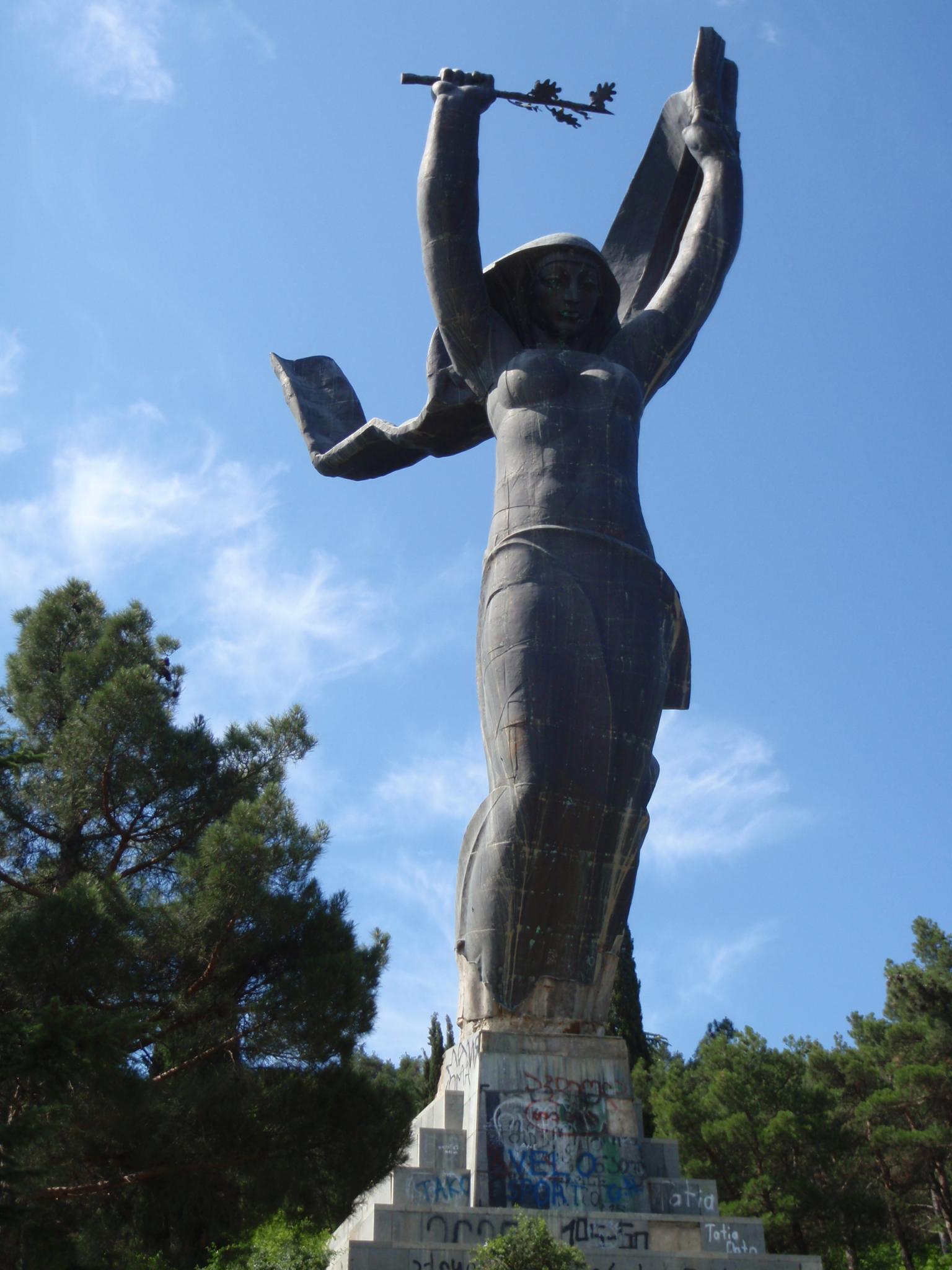 Третья ипостась Кали в Тбилиси - статуя 